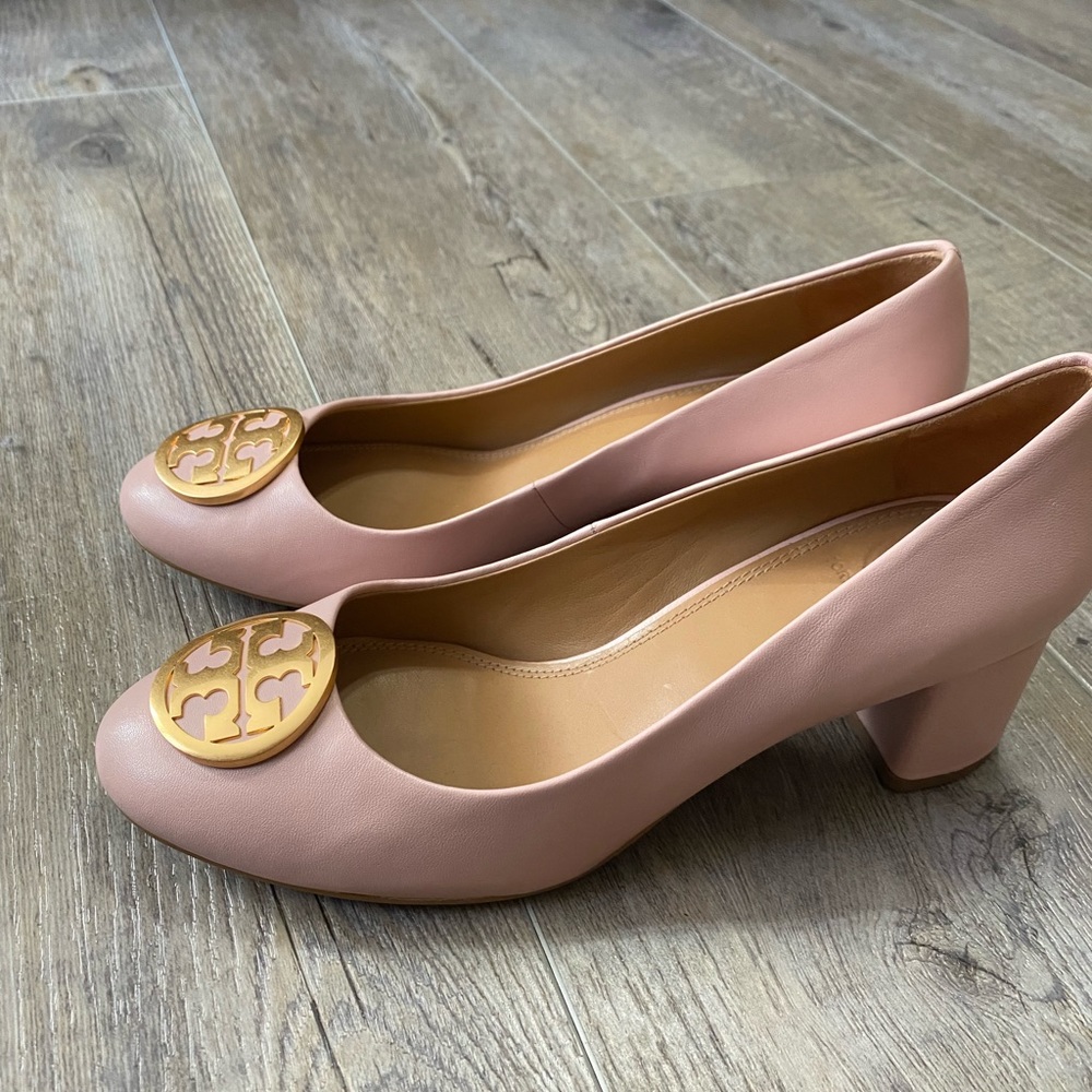 Tory Burch Multi-Logo Pump